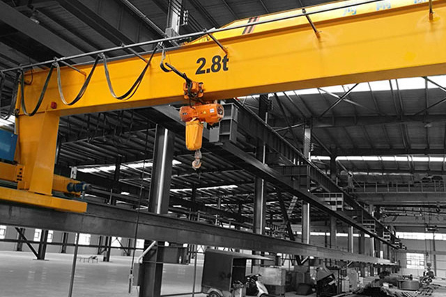 下雨懸臂吊起重設(shè)備養(yǎng)護(hù)的常見(jiàn)問(wèn)題是什么?